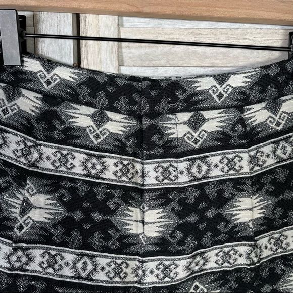 Sam Edelman Women’s 8 Metallic Abstract Dress Shorts. - Picture 2 of 10